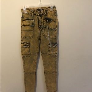 High wasted Cargo jeans